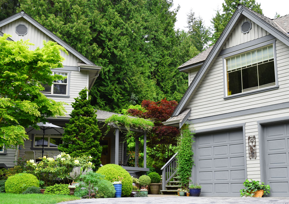 Front view of cedarside coach house