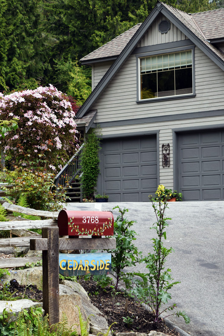 Front view of Cedarside Coach House
